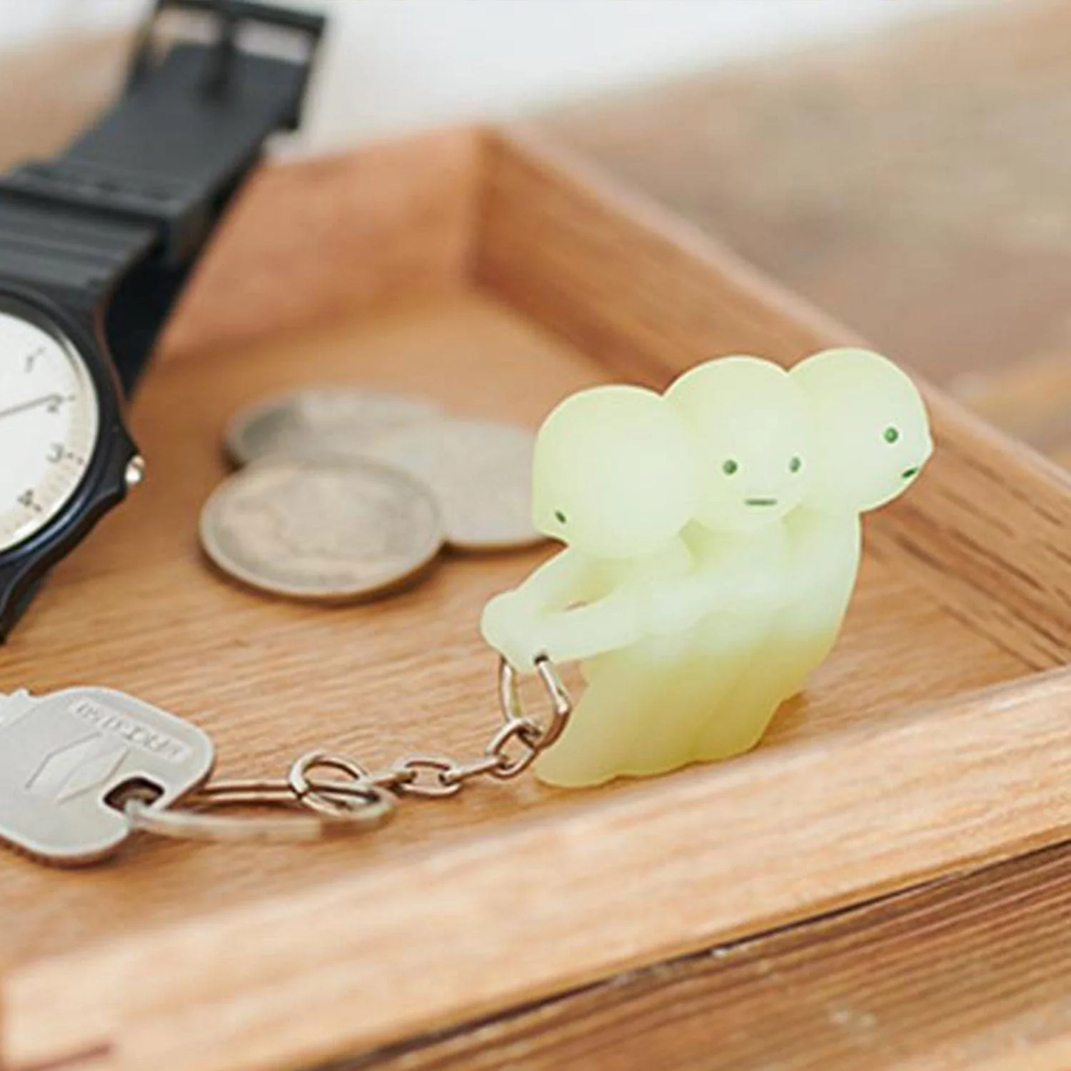 Smiski Grabbing Keychain Figurine - Image 4