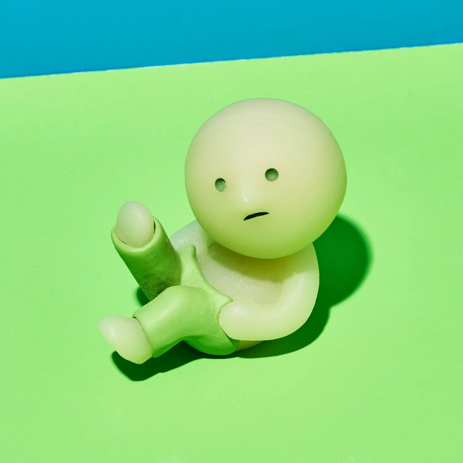 Smiski Mini Figurine - Dressing - Image 9